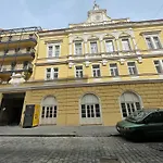 Varsavska Apartment 202