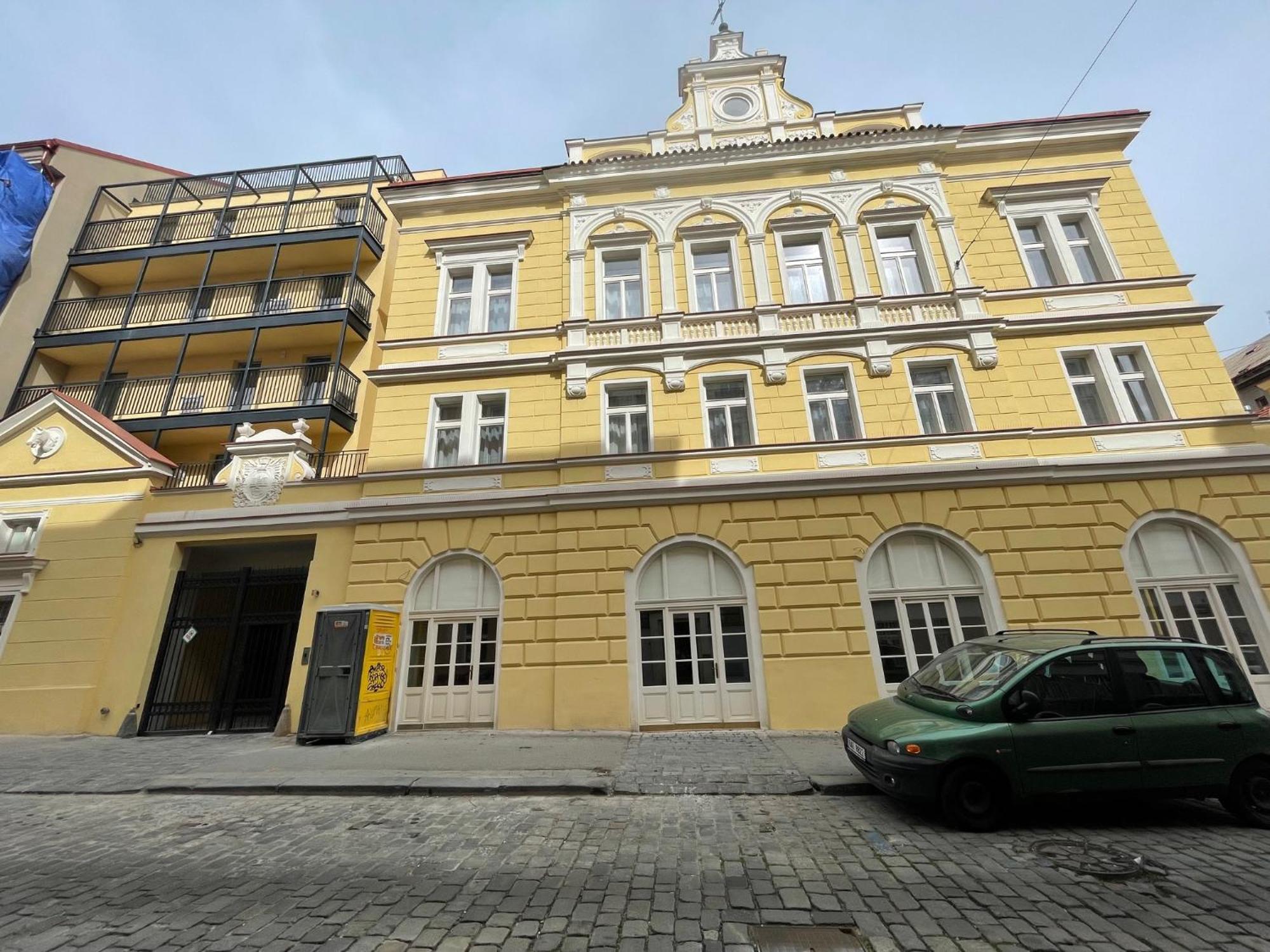 Apartment Varsavska 202 *